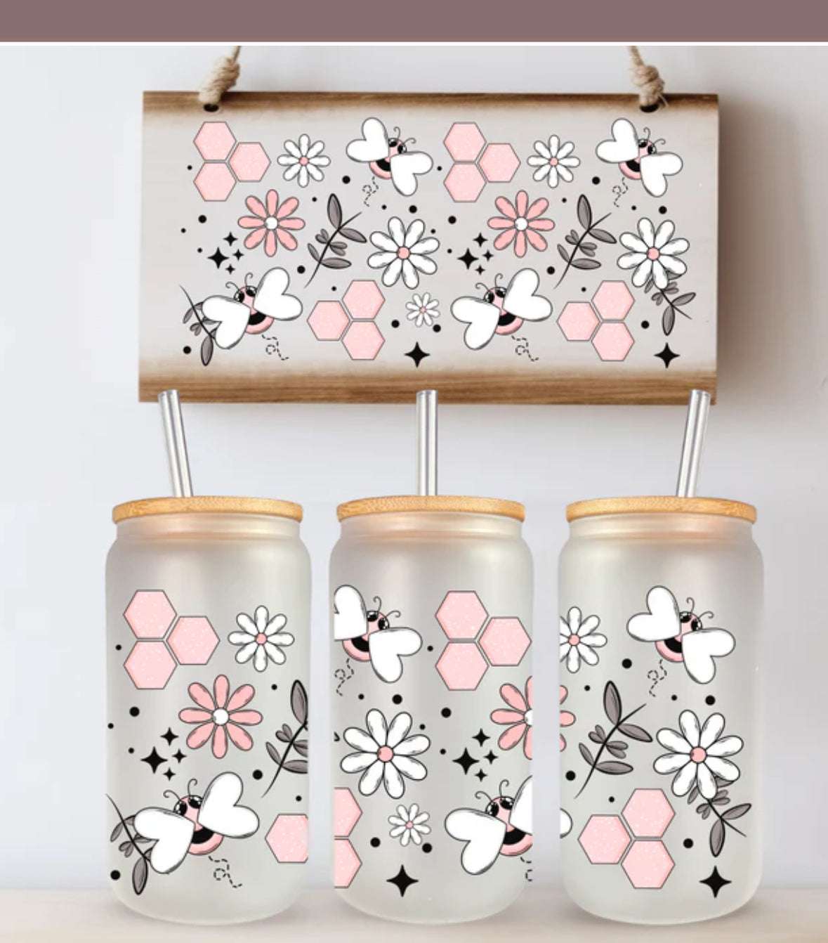 16 oz Can Glass – Pink Bees & Daisies with Honeycomb Pattern - Daisy Designs & Creations, LLC