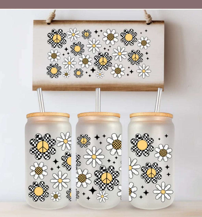 16 oz Can Glass – Retro Groovy Checkered Daisies - Daisy Designs & Creations, LLC
